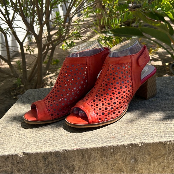 CG Sport by Cayetano Giménez Coral Peep-Toe Sandals – Size 39 (8.5 US) - Picture 4 of 10